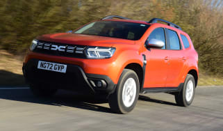 Dacia Duster - front tracking